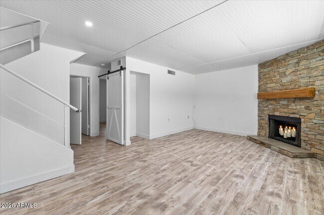 Building Photo - 1041 E Kristal Way