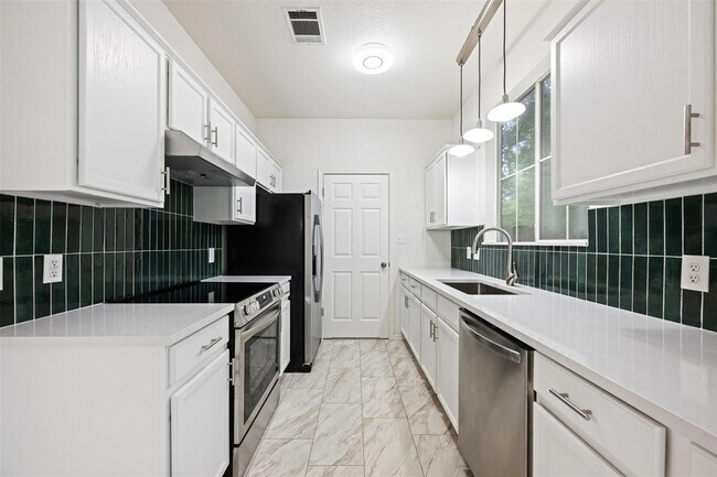 Building Photo - 4501 Whispering Valley Dr