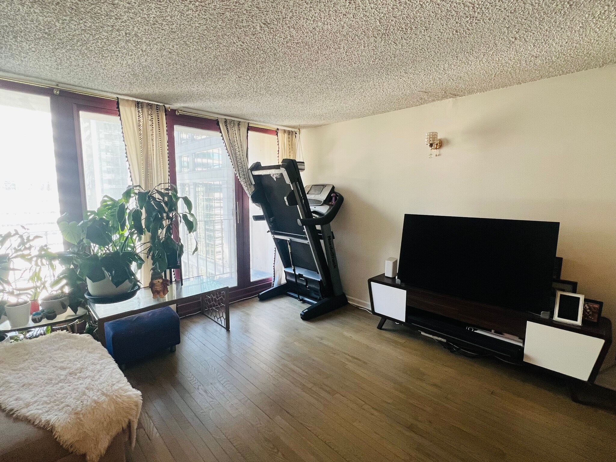 LivingSpace - 200 N Dearborn St
