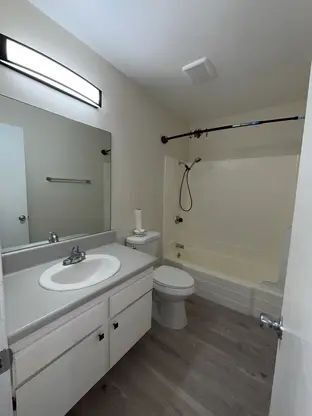 Building Photo - 2-Bed 1-bath in Prime Las Vegas Location – 950 Sq. Ft. of Comfort!
