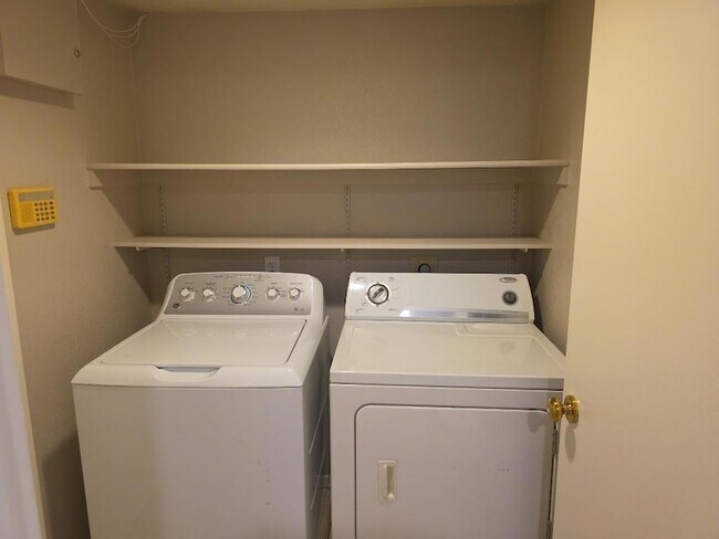 Building Photo - 3920 E Morrow Dr