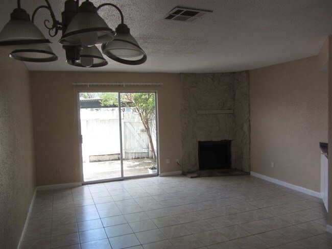 Building Photo - 8405 Wilcrest Dr