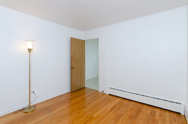 Building Photo - 1014 S Oak Park Ave
