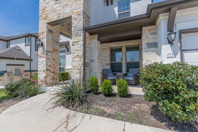 Building Photo - 2332 Giona Pl