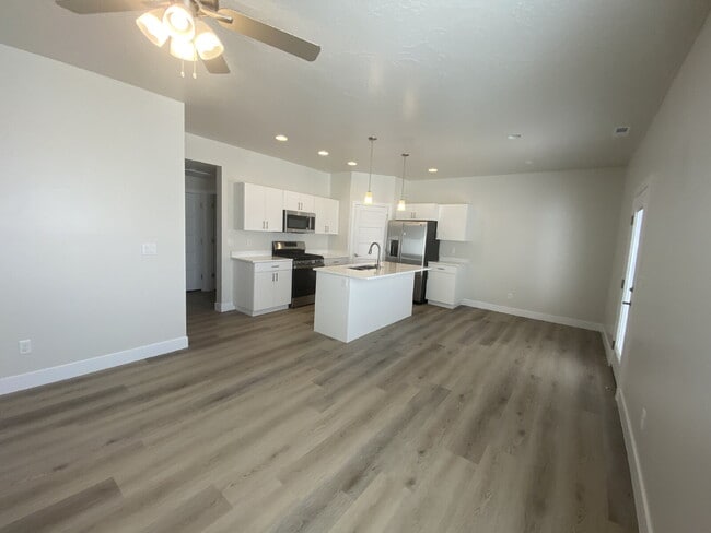 Building Photo - 4134 Baywood Dr