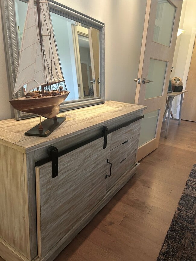 Building Photo - Gorgeous Fully Furnished 2BR/1BA Condo Ava...