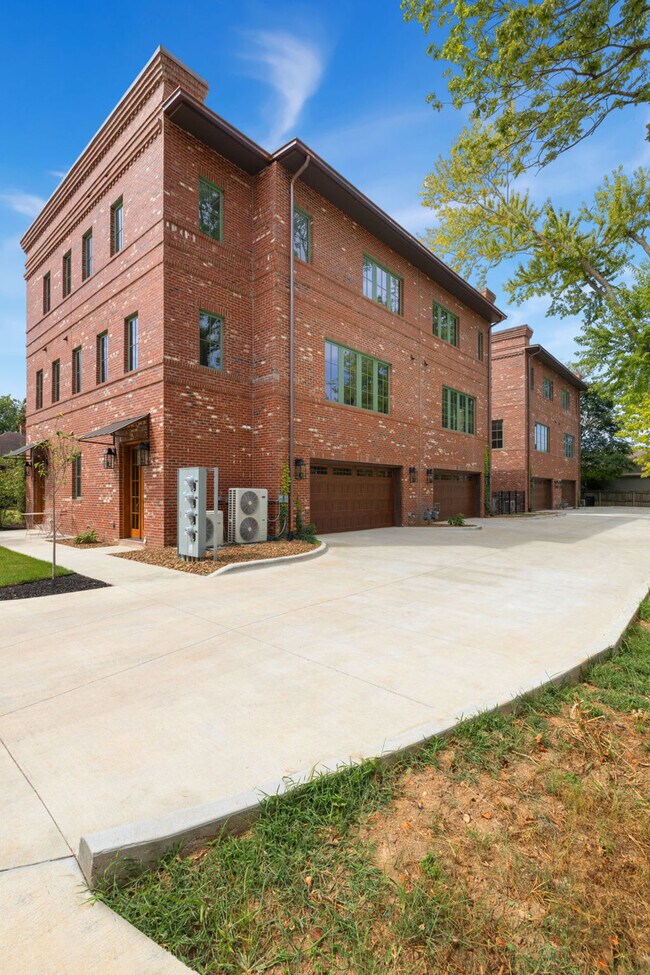 Building Photo - 501 NW B St