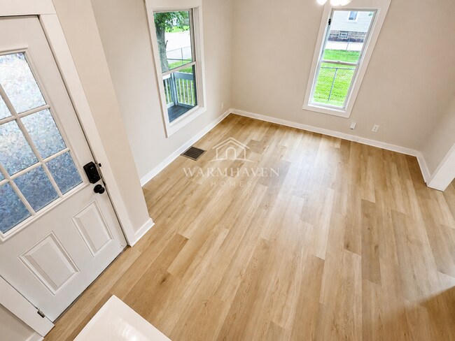 Building Photo - 402 Hall Ave