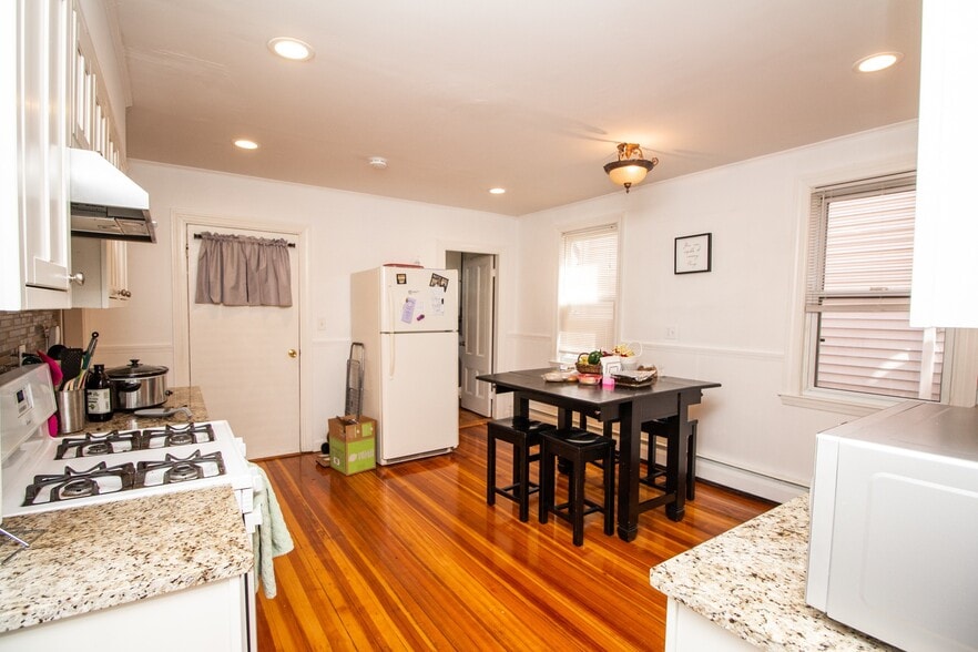 Building Photo - 66 Chestnut St