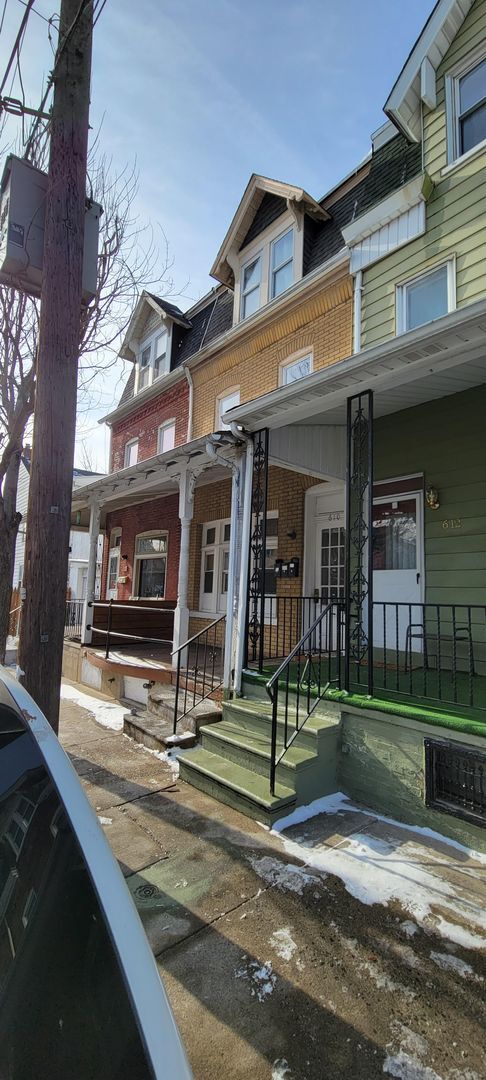 Building Photo - 610 Park St