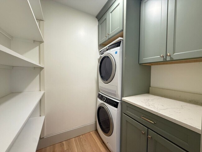 Building Photo - 1447 N Old Greensboro Rd