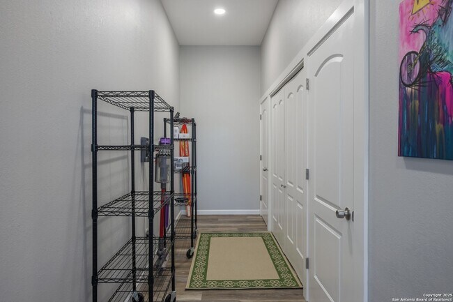 Building Photo - Hill Country Retreat