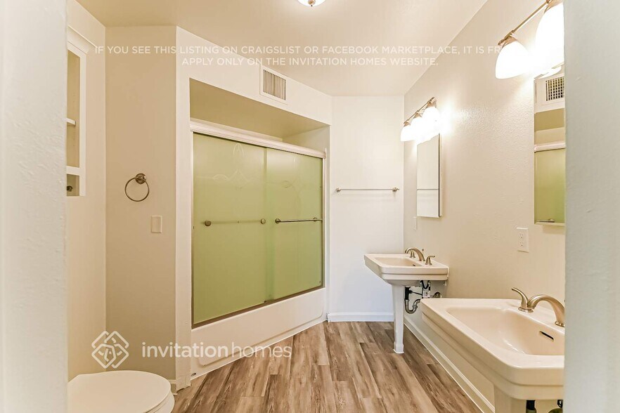 Building Photo - 2128 W Hartford Ave