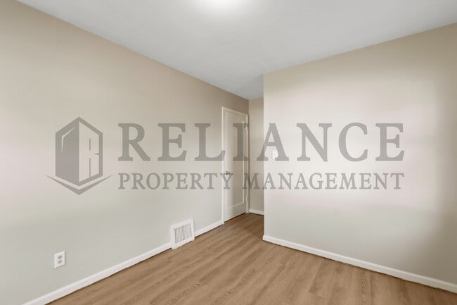 Building Photo - 804 N Battin St