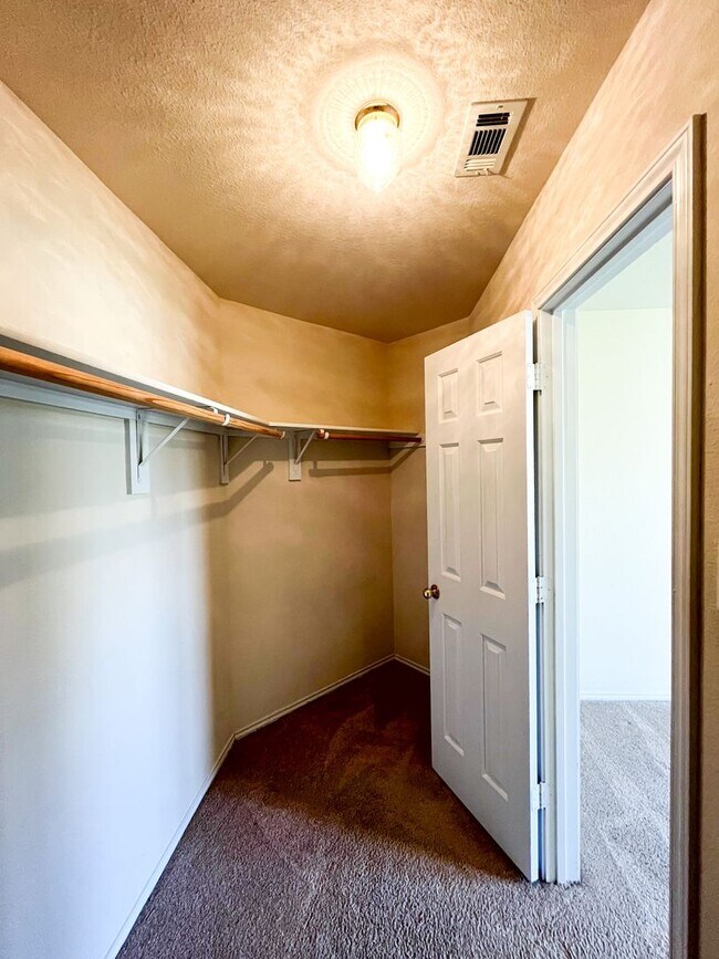Building Photo - Available Now Beautiful 1 story, 4 bedroom...