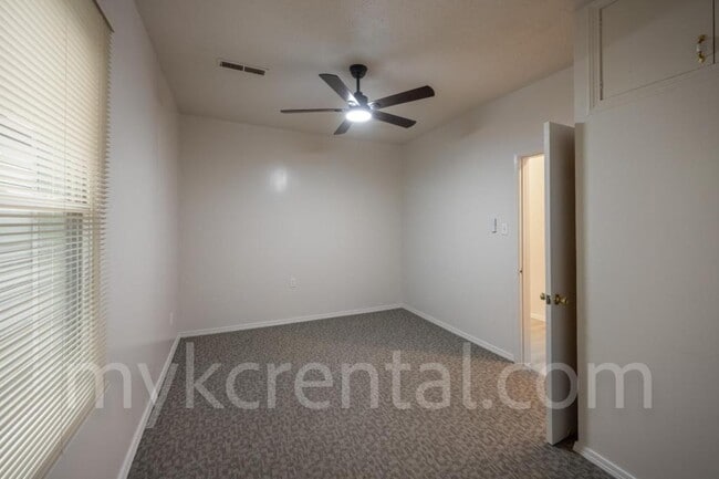 Building Photo - 711 Tenny Ave