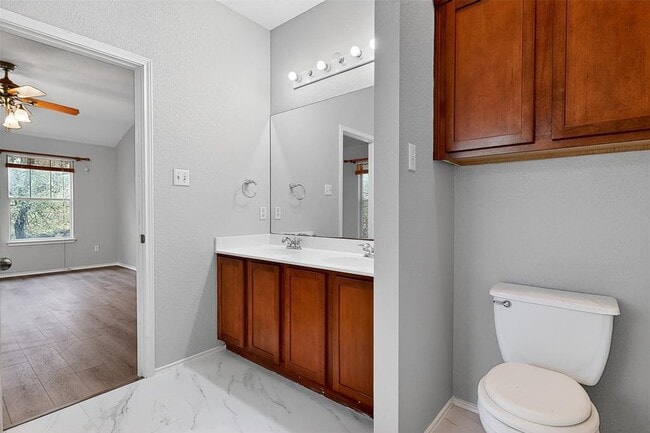 Building Photo - 319 Bandstand Ln