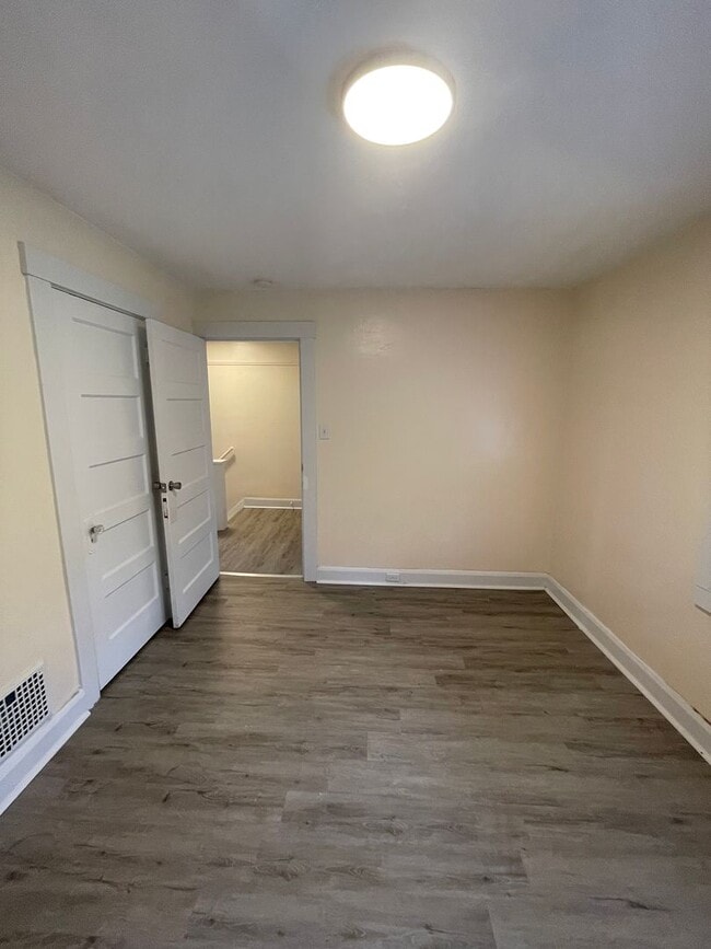 Building Photo - 825 N 6th St