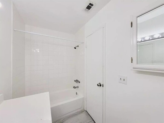 Building Photo - 1708 Foxhall Cir