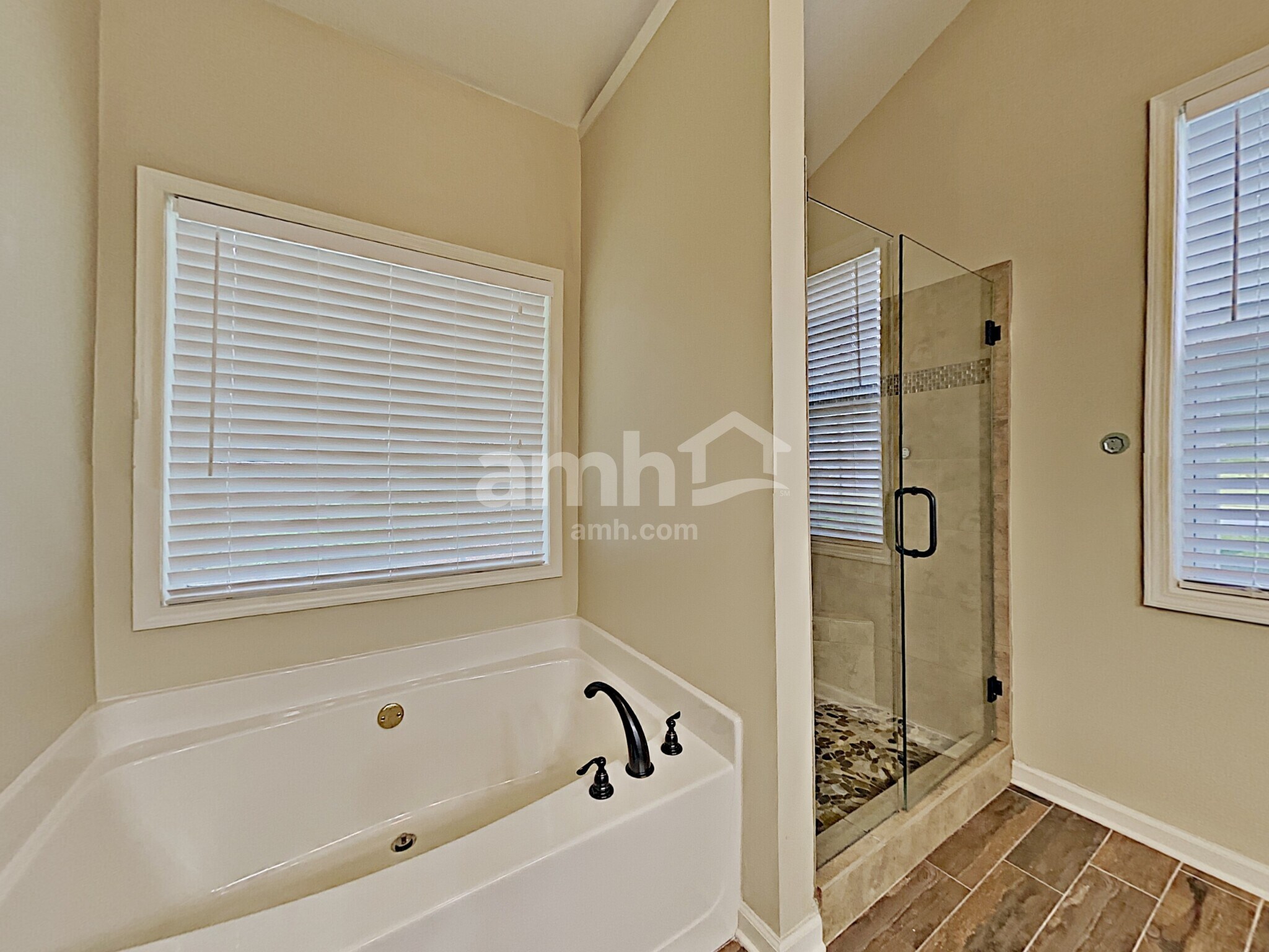 Building Photo - 960 Fountain Glen Dr