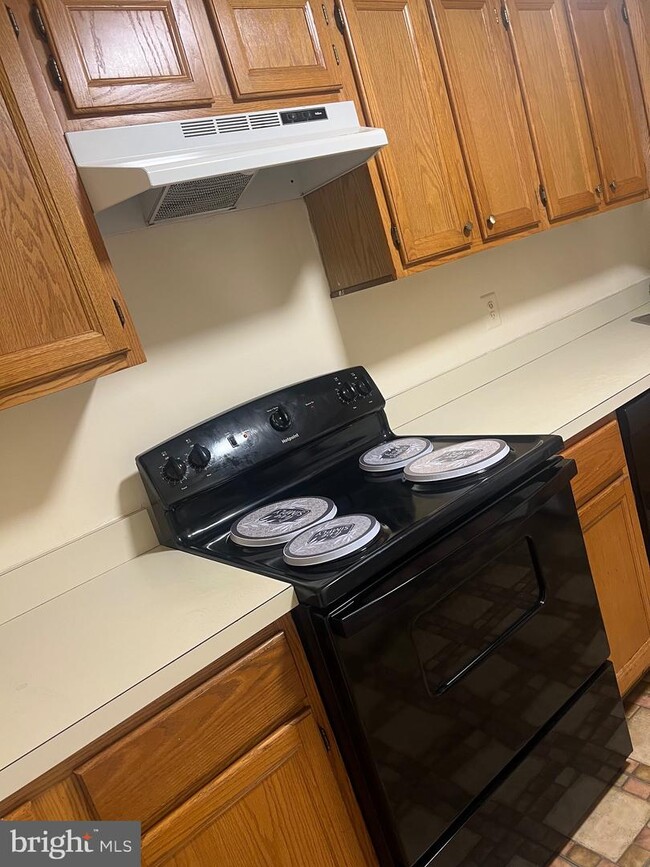 Building Photo - 8720 Grasmere Ct