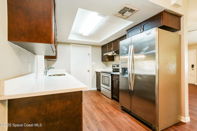 Building Photo - 6730 Bermuda Ave