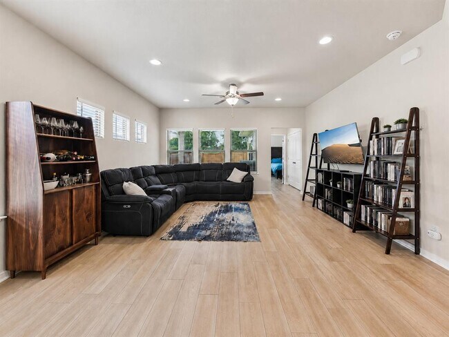 Building Photo - 6403 Principale Dr