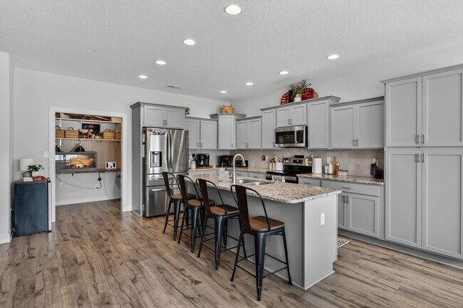Building Photo - Spacious Stateside Home with Bonus Room & Screened-In Porch