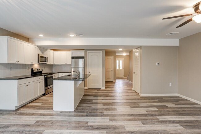 Building Photo - 42 Brook Side Dr