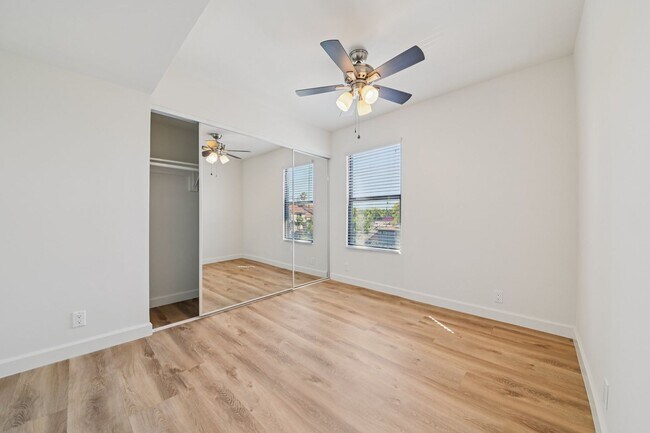 Building Photo - 3BD/2BA Apartment with Laundry In-Unit, Appliances, Tandem Parking & More | 1MO. Free OAC