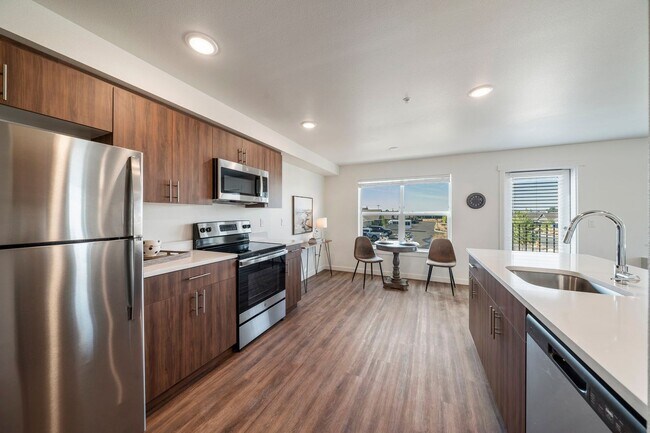 Building Photo - Spring Into Savings: $500 Rent Credit & $5...