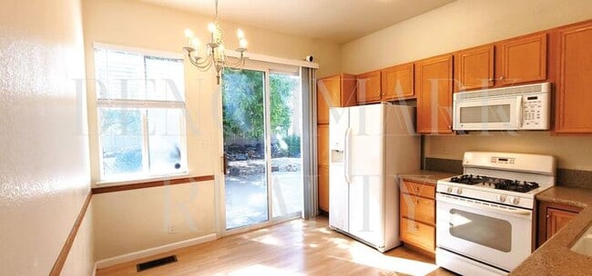 Building Photo - Beautiful 3 bedroom 2 bath plus 2 car garage in Damonte Ranch with New Carpet & Paint