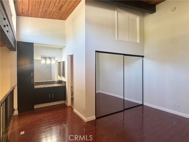 Building Photo - 5460 White Oak Ave