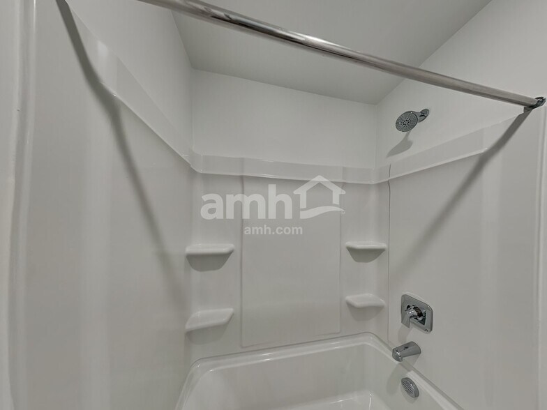 Building Photo - 6210 W Calle Lingo