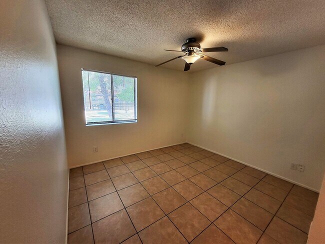 Building Photo - GATED COMMUNITY IN TEMPE!