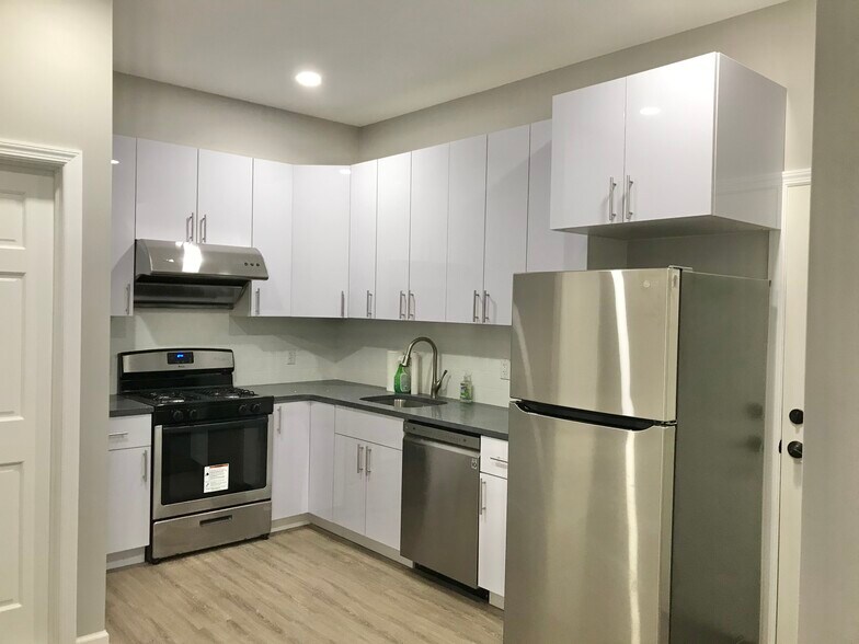 Primary Photo - 231 Avenue E
