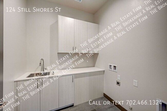 Building Photo - 124 Still Shrs St
