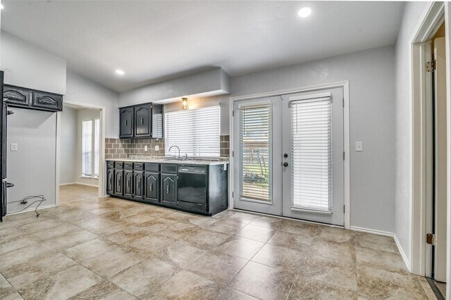 Building Photo - 3108 Kensington Dr