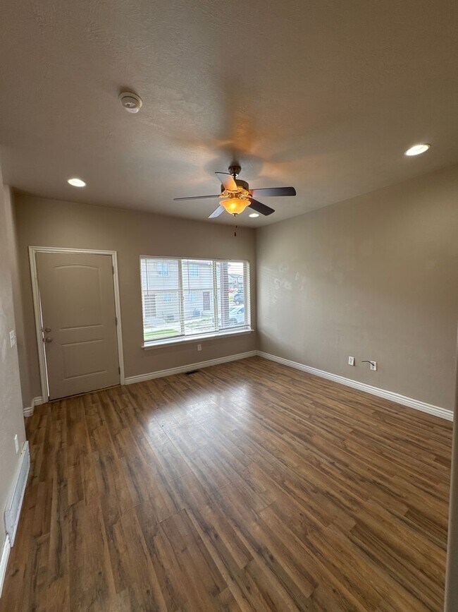 Building Photo - 1562 W 300 S