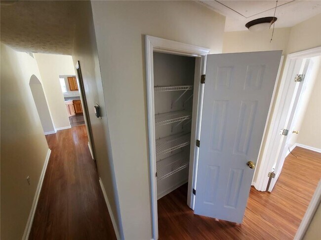 Building Photo - 5450 Twin Lakes Dr