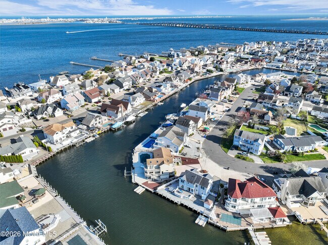 Building Photo - 3330 Windsor Ave