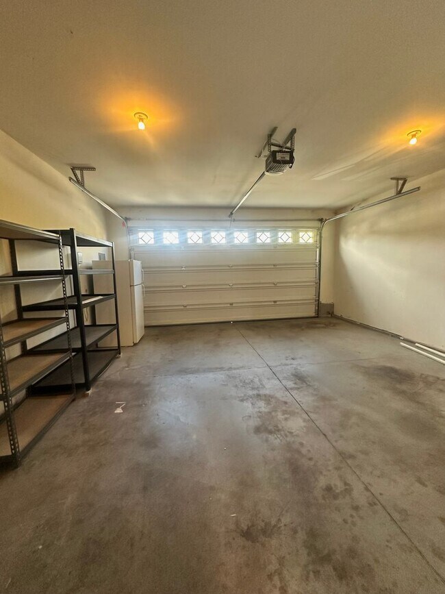 Building Photo - 3 Bed Minutes from Old Mill – Fenced Yard,...