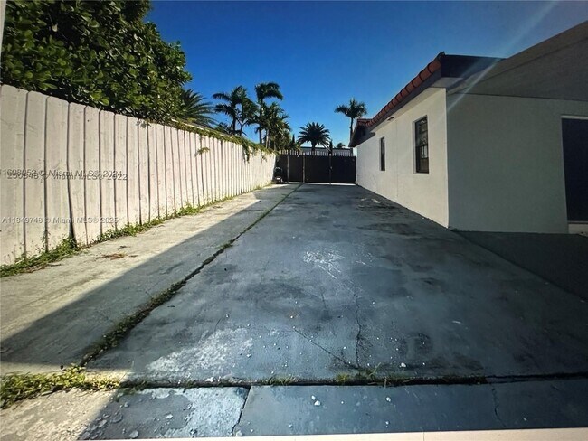 Building Photo - 18310 NW 85th Ave