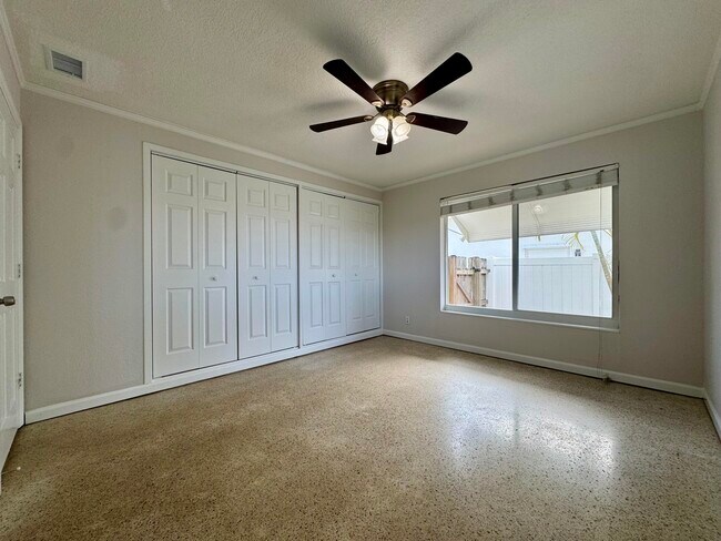 Building Photo - 924 SE 8th Ct