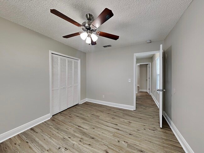 Building Photo - 1424 Liz Ln