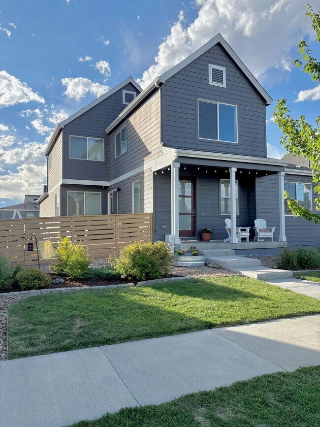 Building Photo - 3bd/2.5ba Paired Home in Trailside w/ side yard