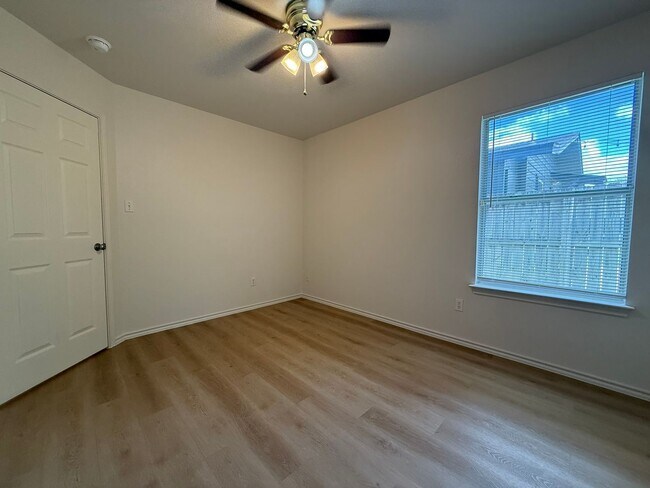 Building Photo - Tohara Properties1 (1209 Armadillo Rd)