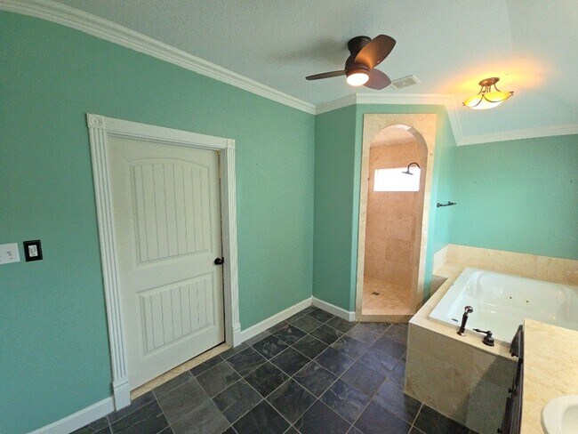 Building Photo - 254 Debbie Ln