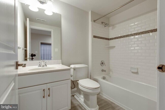 Building Photo - 8526 Pine Springs Dr