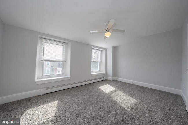 Building Photo - 217 Dupont St